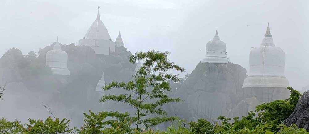Les Chedi du Wat Chaolen Phra Kiat