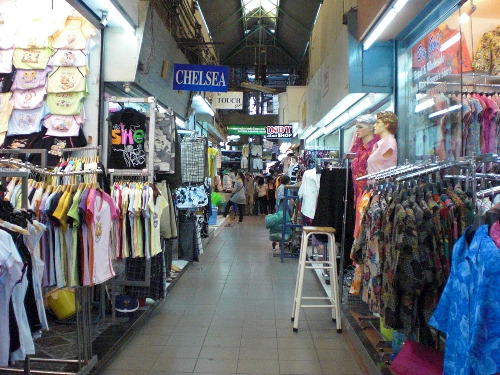 Marché au textiles dans les rue de Prathunam, prévoyez un gps pour ne pas vous perdre!